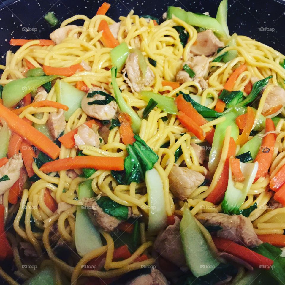 Chicken, vegetables & noodles