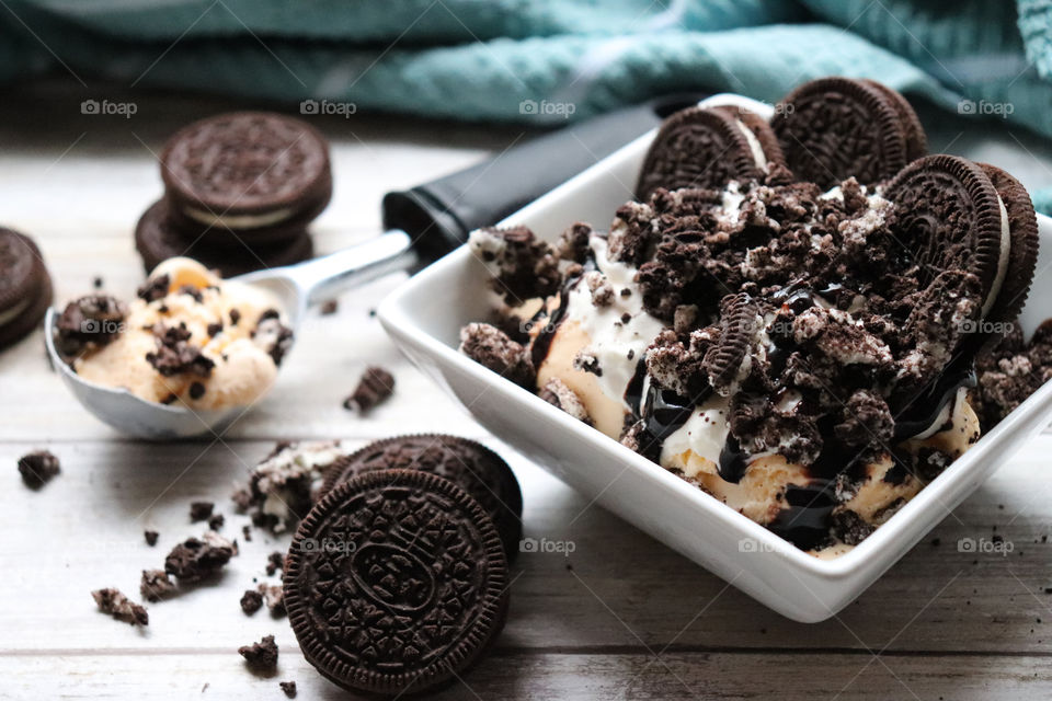 Bowl of ice cream and cookies