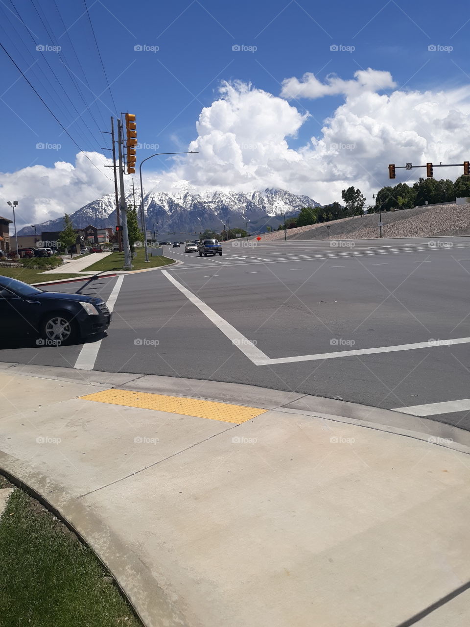 city street in Utah with a mountain backdrop
