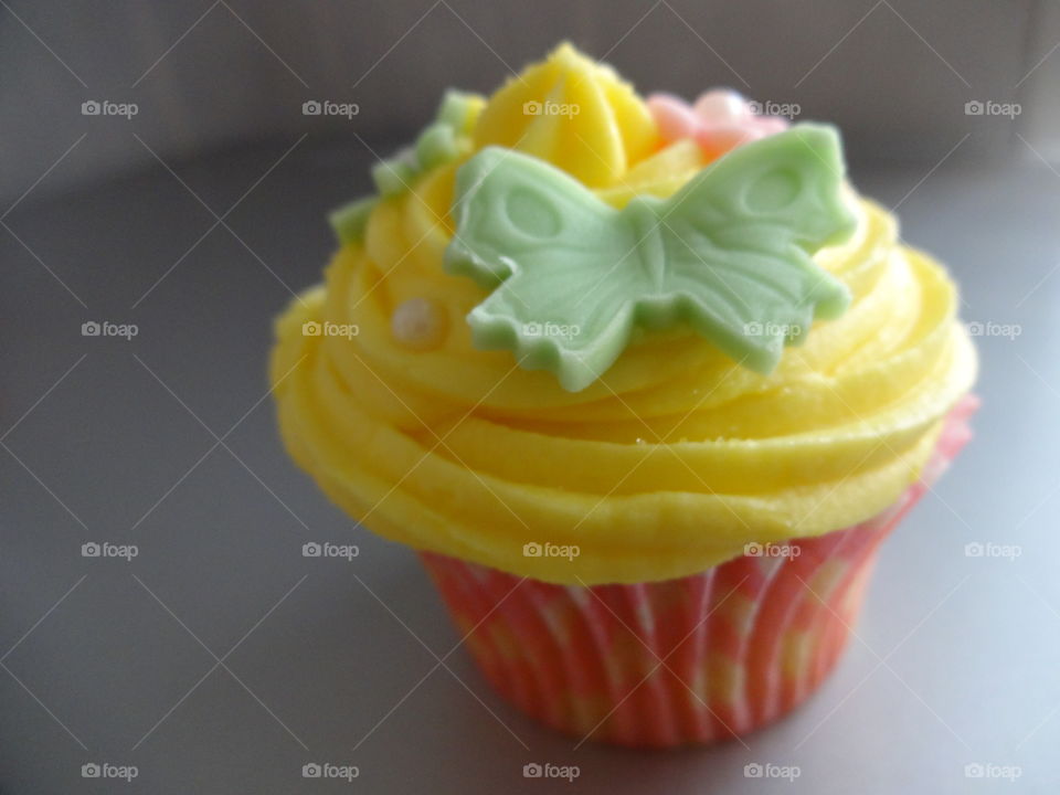 yellow cupcake