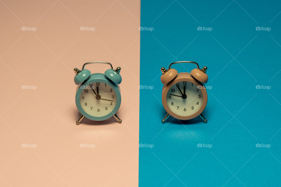 Dual pastel colors retro alarm clock. Fice minutes to twelve