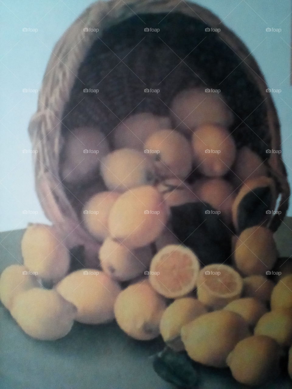 el acido ascorbico puede encontrarse en los jugos de naranja, limón, guayaba, piña, fresas entre otras frutas