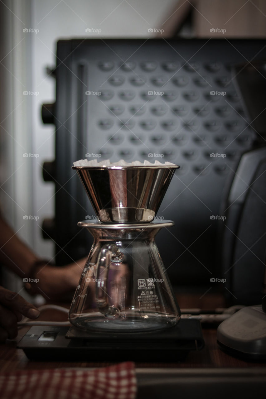 a proces making a coffee, method V60