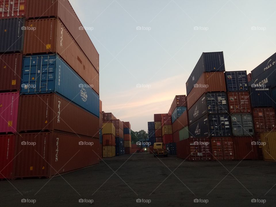 CONTAINER YARD UNDER THE SKY