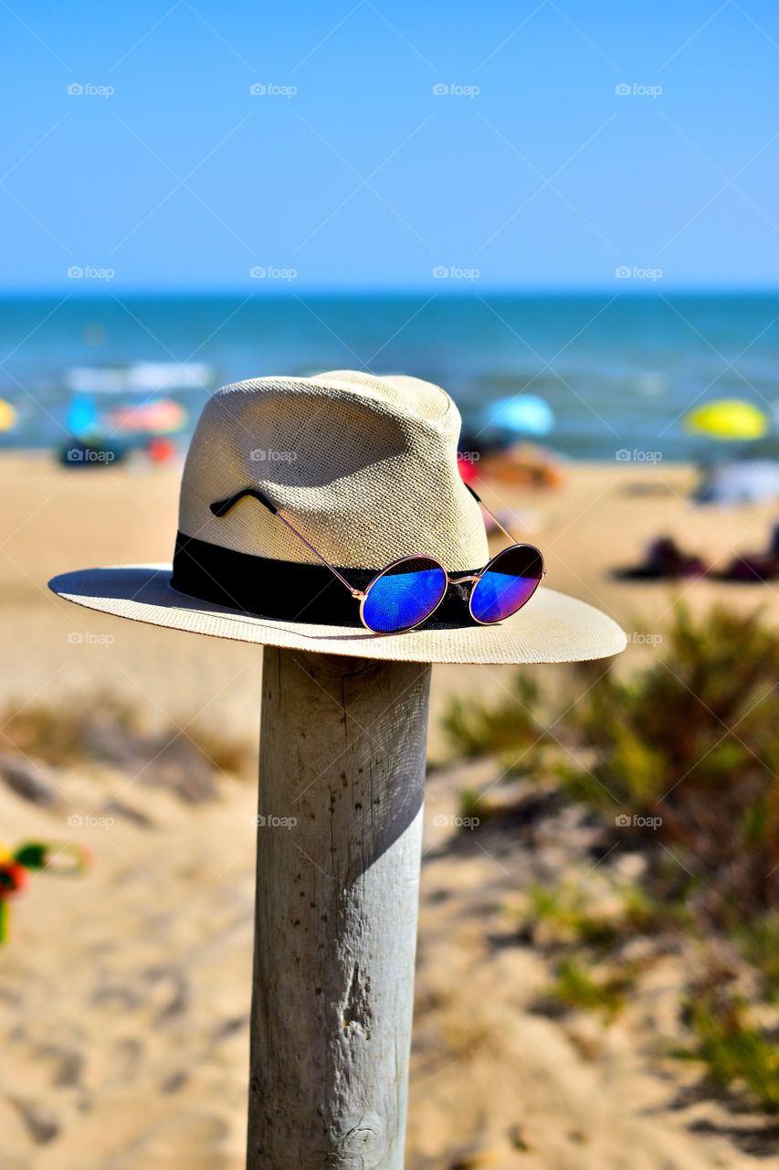 beach hat with sunglasses