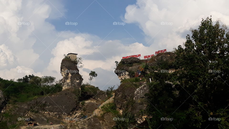 dari bawah bukit kapur patrum