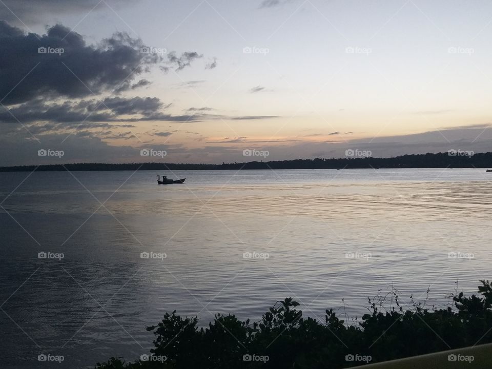 essa foto foi tira na cidade de São José  de Ribamar  no estado do Maranhão....
Lindo fim de tarde onde transmite uma paz e tranquilidade!