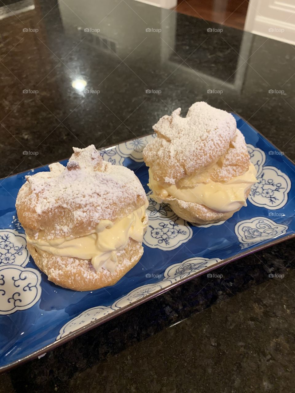 Cream puffs 