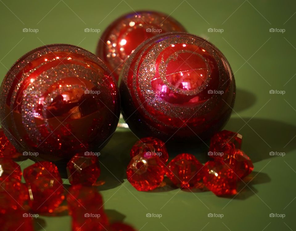 Decor celebration christmas decoration red balls green background close-up still_life glitter shine light textured
