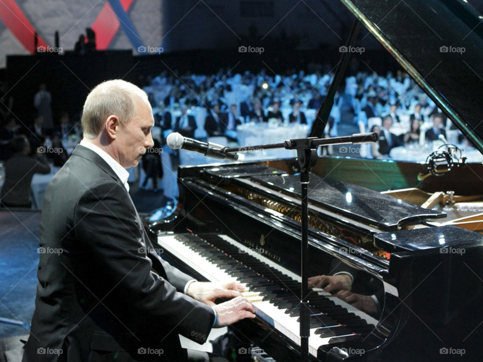 Vladimir Putin plays piano