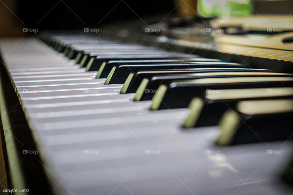 Piano keyboard focus
