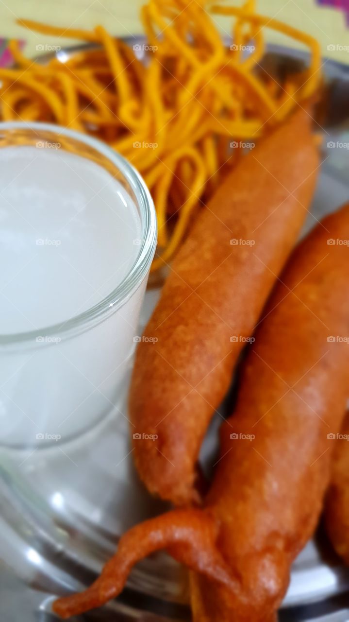 #mobilephotography #mobileclick #s10plus #samsungs10plus #samsung #indiannaturalalcohol #glass #white #indianfood #indianmasalafood #delicious #hot #traditional #homemade