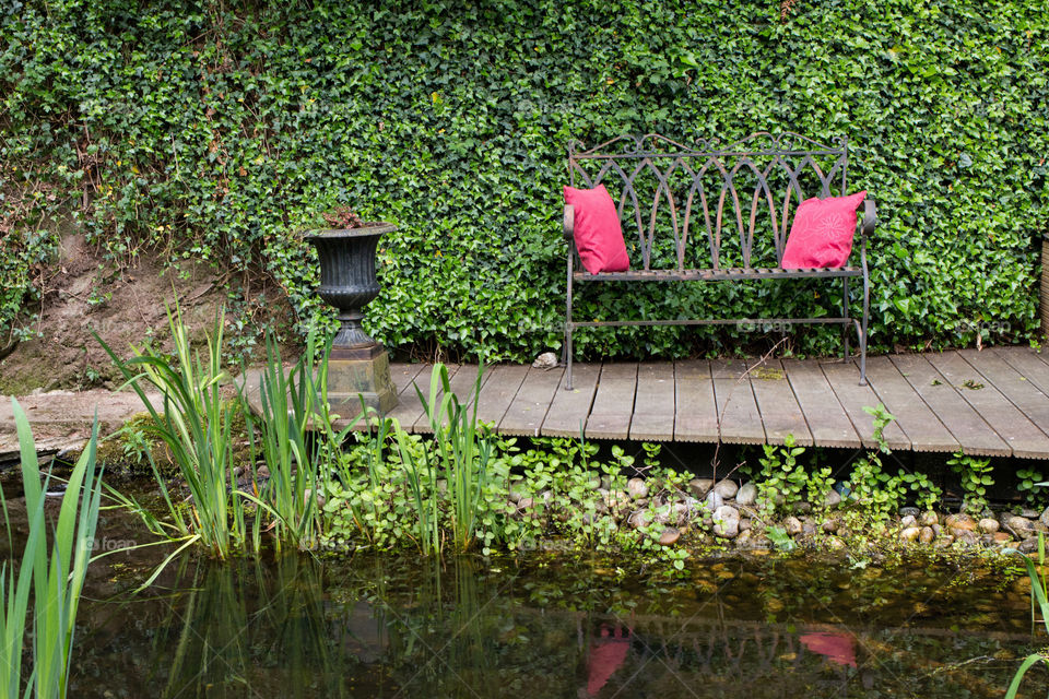 Empty bench in garden