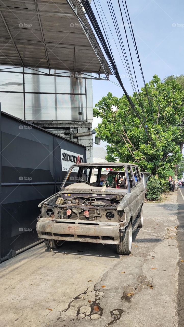 reparasi mobil total