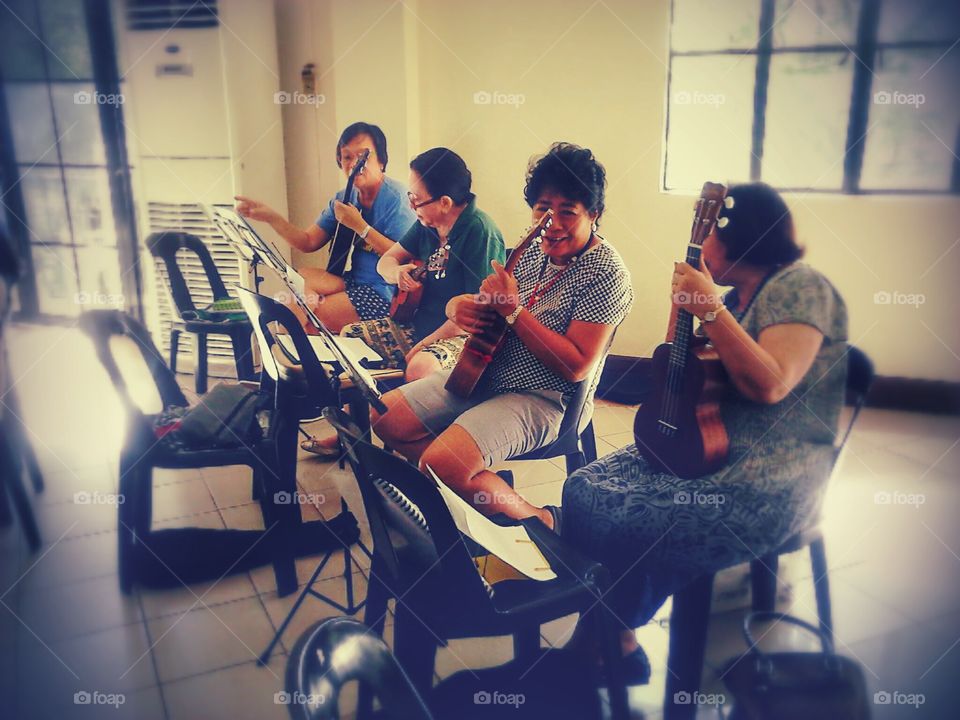 ukulele lessons 
ukulele class magallanes village 
makati, philippines 
09287013683
