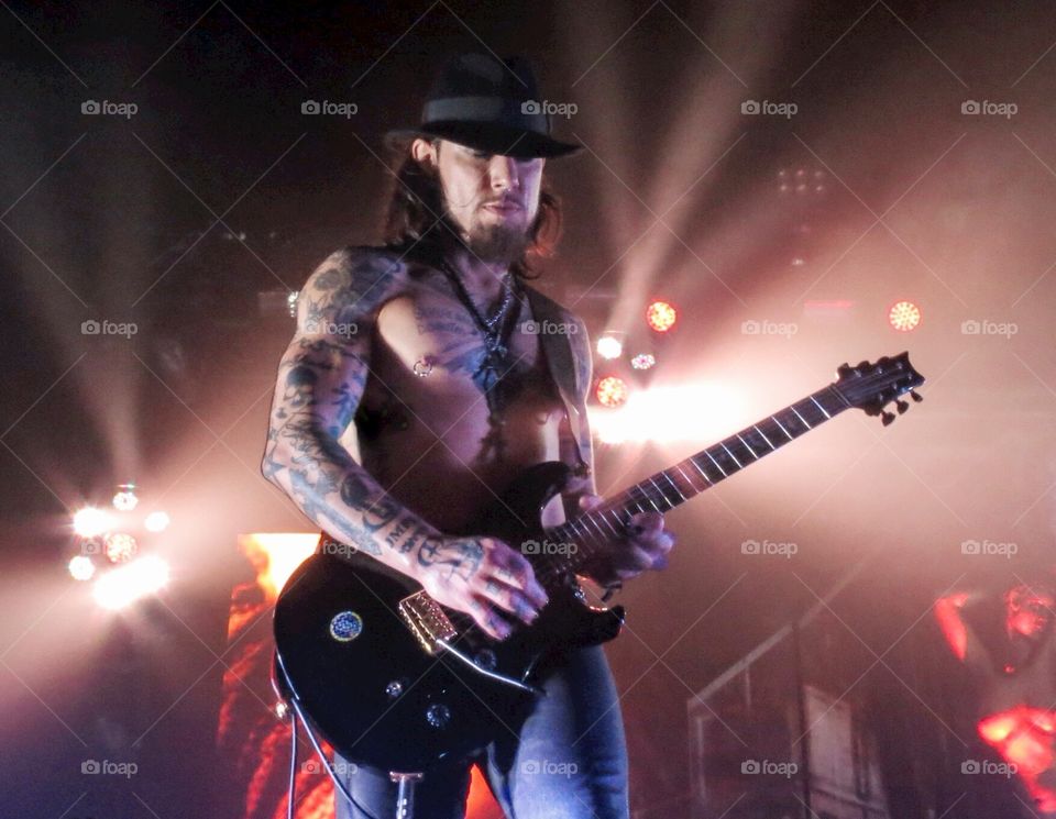 Dave Navarro of Janes Addiction in concert