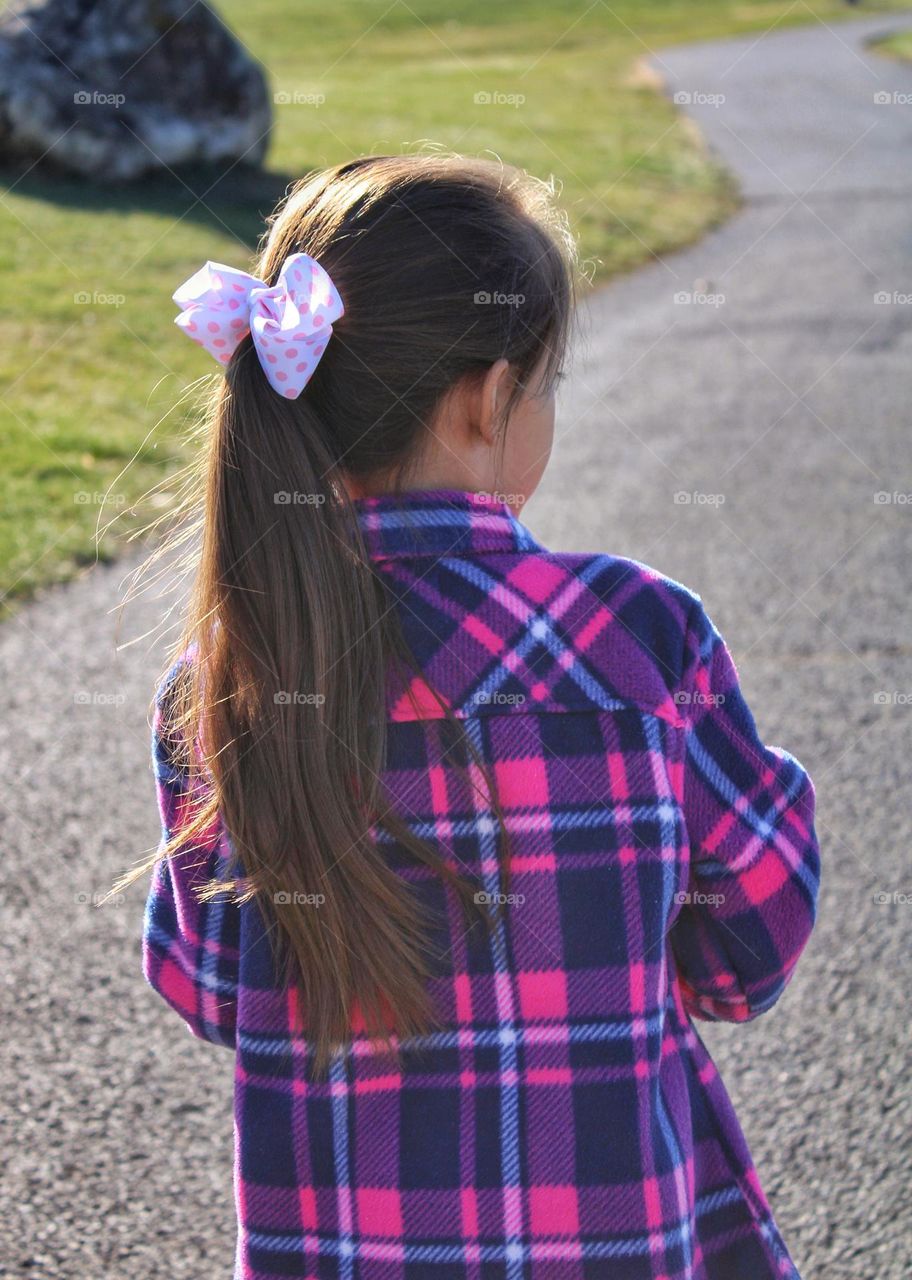 girl's long brown hair