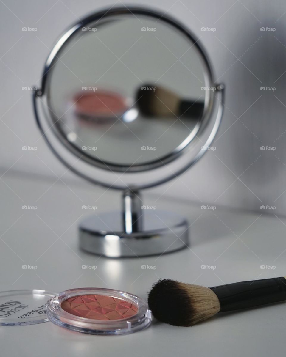 Make-up in mirror