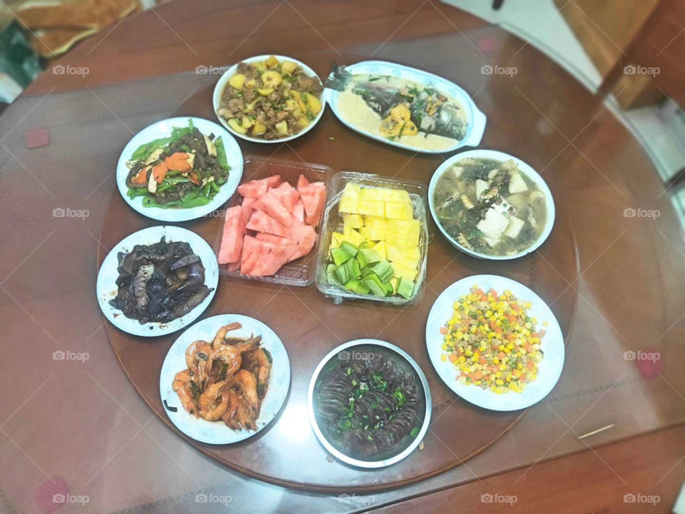 They spent lavishly on dinner yesterday