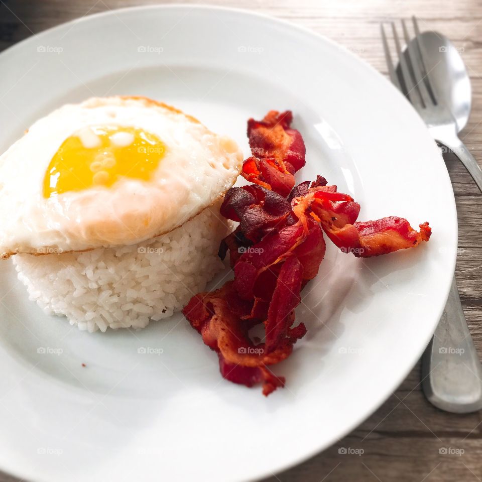 Rice egg and bacon 