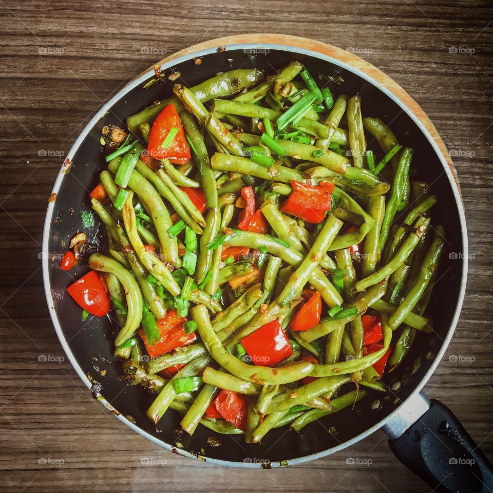 Bowl of cooked green beans 