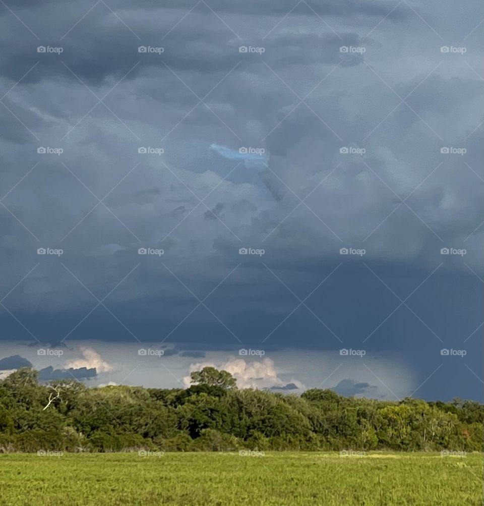 Driving home and a storm is a comin’!! Very much needed rain here in the state of Texas ⛈ 