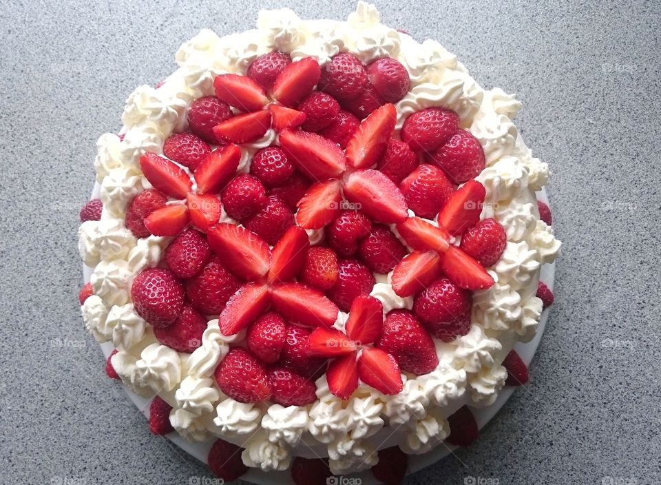 Strawberry cream cake