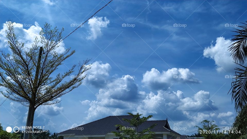 Cloud like a space ship