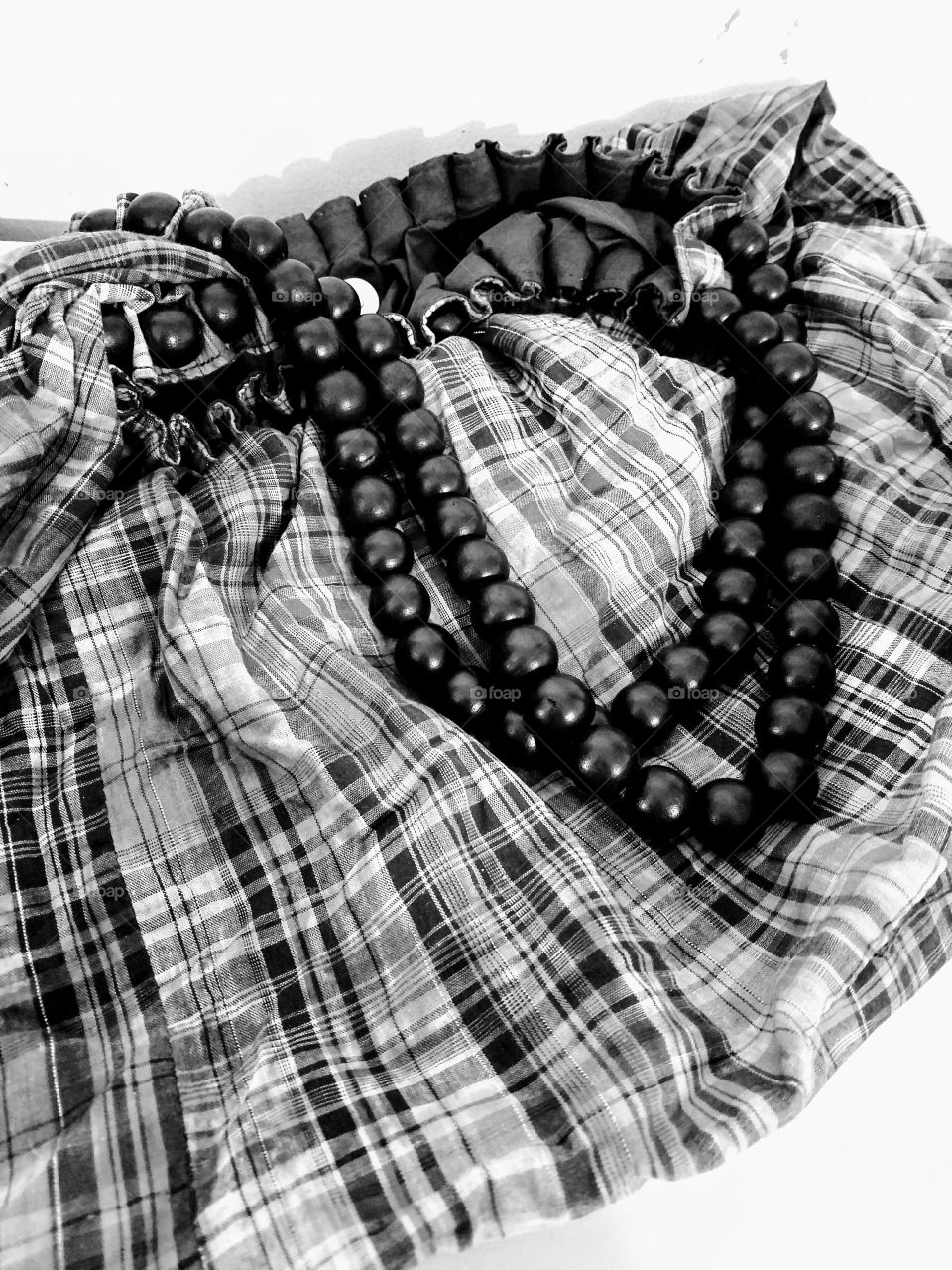 purse black and white