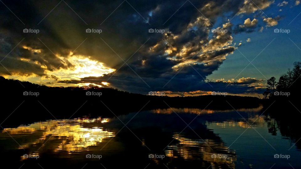 spectacular dusk on the lake.