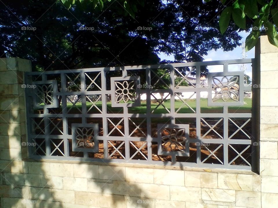 The fence building in the newly built hero tomb park is very nice