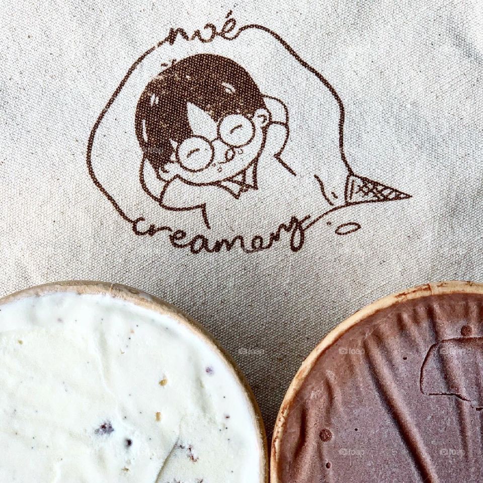 Chilled ice cream gelato in Tahitian vanilla and honeycomb and valrhona chocolate 