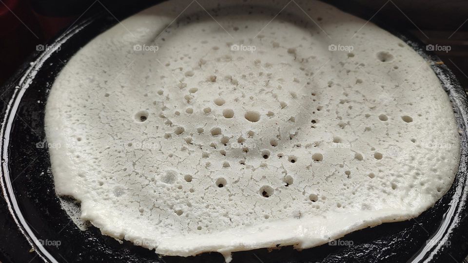 Rice batter getting circular patterns after getting heated up in a dosa tawa