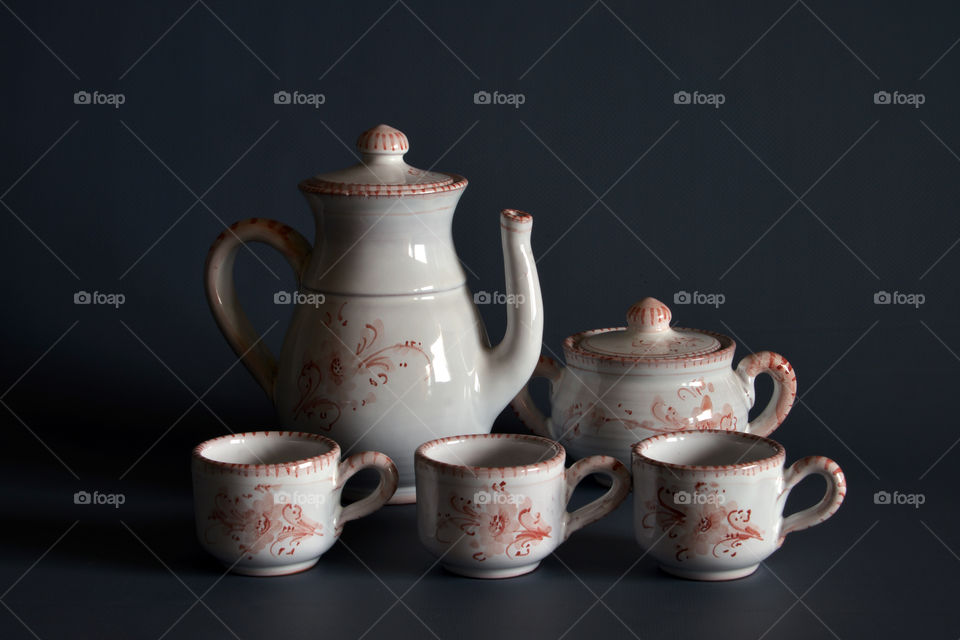 Empty cups with tea pot