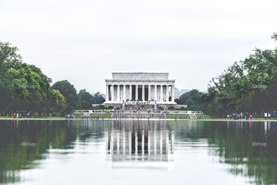 Reflecting Pool view of the Lincoln Memorial 