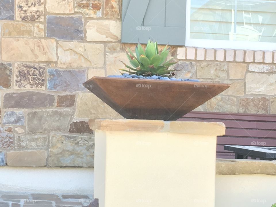 Planter on pedestal