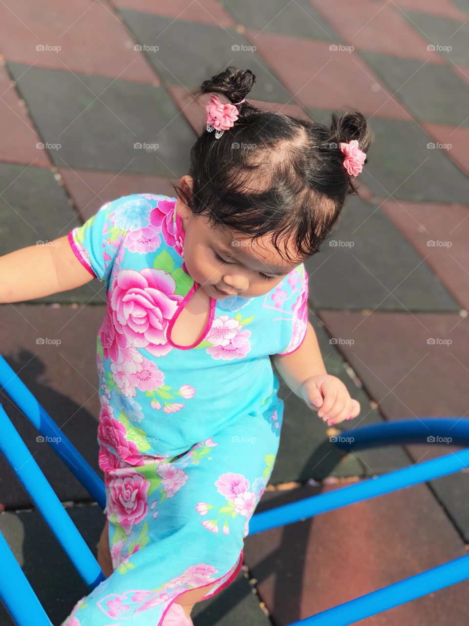 Nothing is better than to be at the playground for this lovely cute girl. She loves running, jumping, playing, smiling, laughing and everything about playground. Look like she really enjoys and receive so much happiness from this playground. 