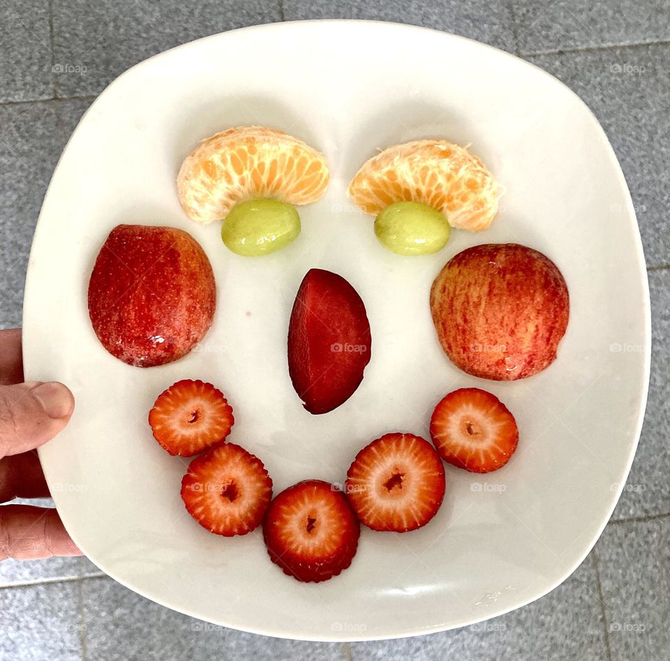 🇺🇸 Time for delicious fruits: today we have strawberry, grape, tangerine, apple and plum. All right healthy!

🇧🇷 Hora das frutas deliciosas: hoje temos morango, uva, mexerica, maçã e ameixa. Tudo bem saudável!
