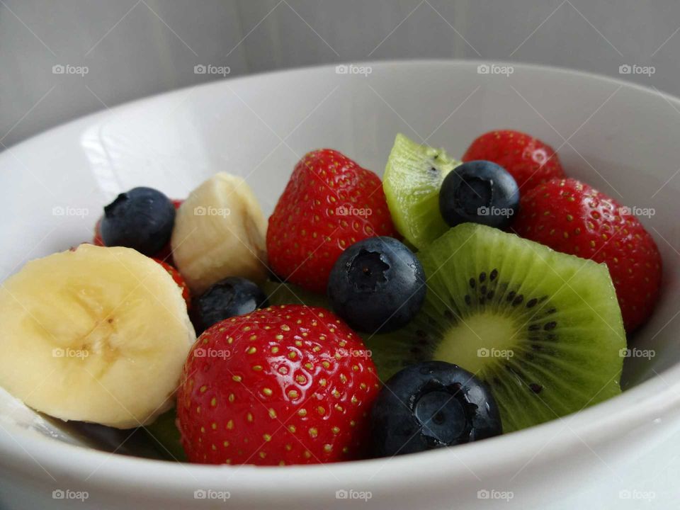 Slices of fruits in bowl