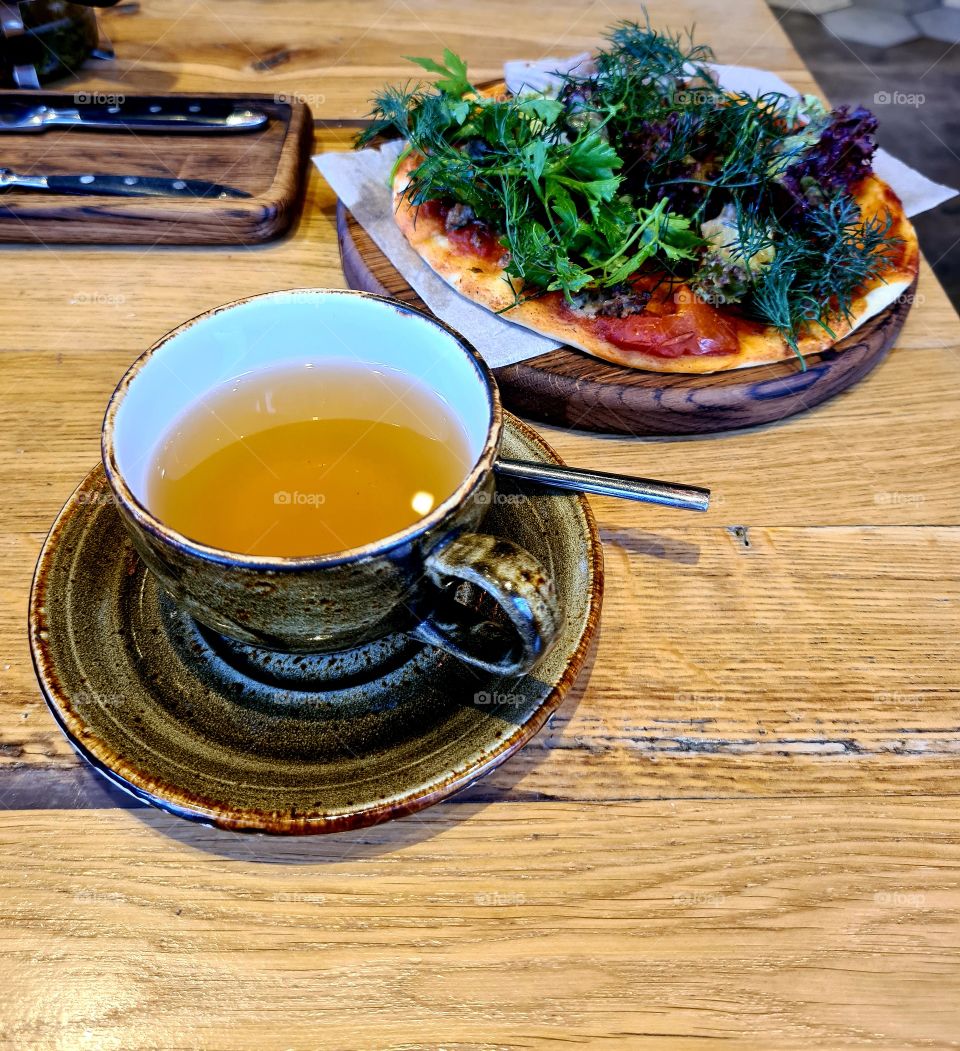 Green tea with the beef pie on a table