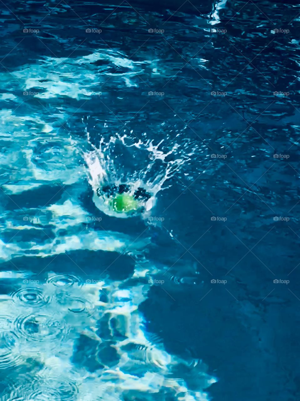 Ball splashing in pool