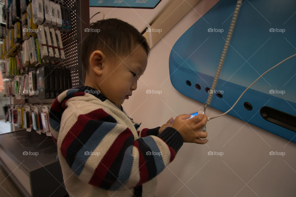 Kid playing smartphone 