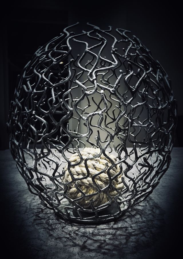 Knot in the vase
