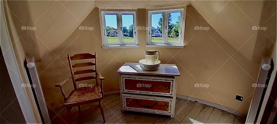 Another of the rooms at the „Blaue Scheune“, the „Blue Barn“ which was owned by and home to Danish film actress „Astrid Nielsen“ and her artist friends. It also served as an art studio and is now a landmark and a museum. 2022. Hypnotic Productions