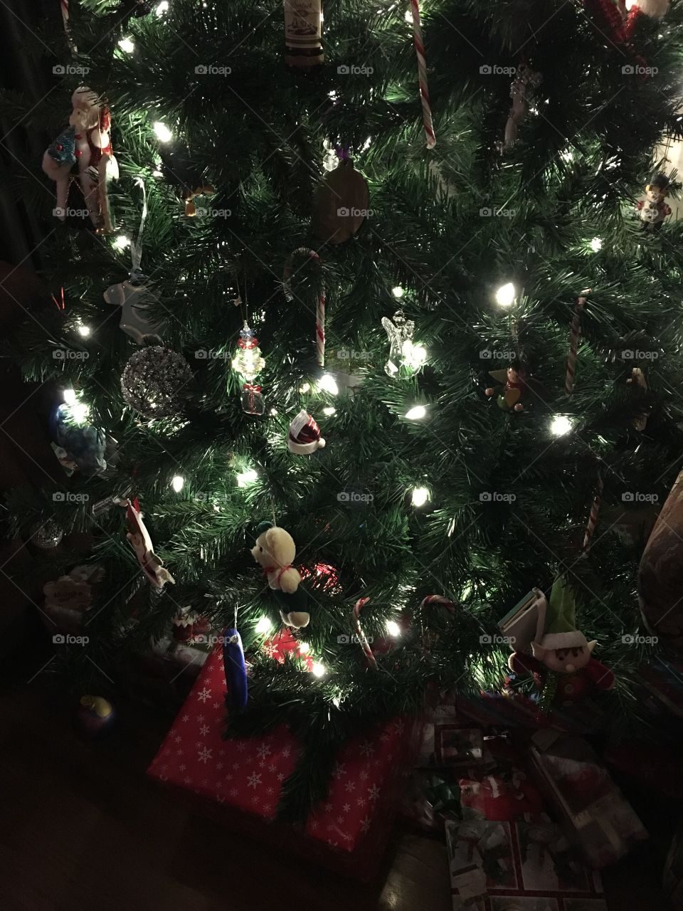 Tree with gifts 2018