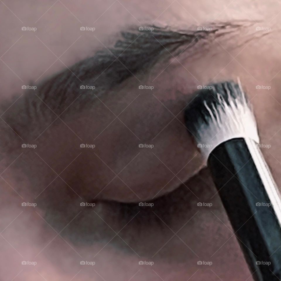 Light layer eyeshadow 