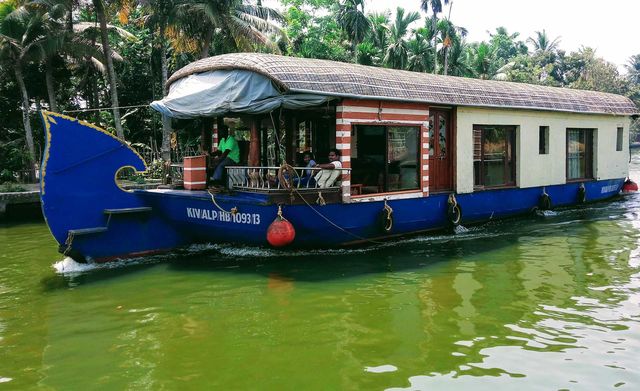 house boat