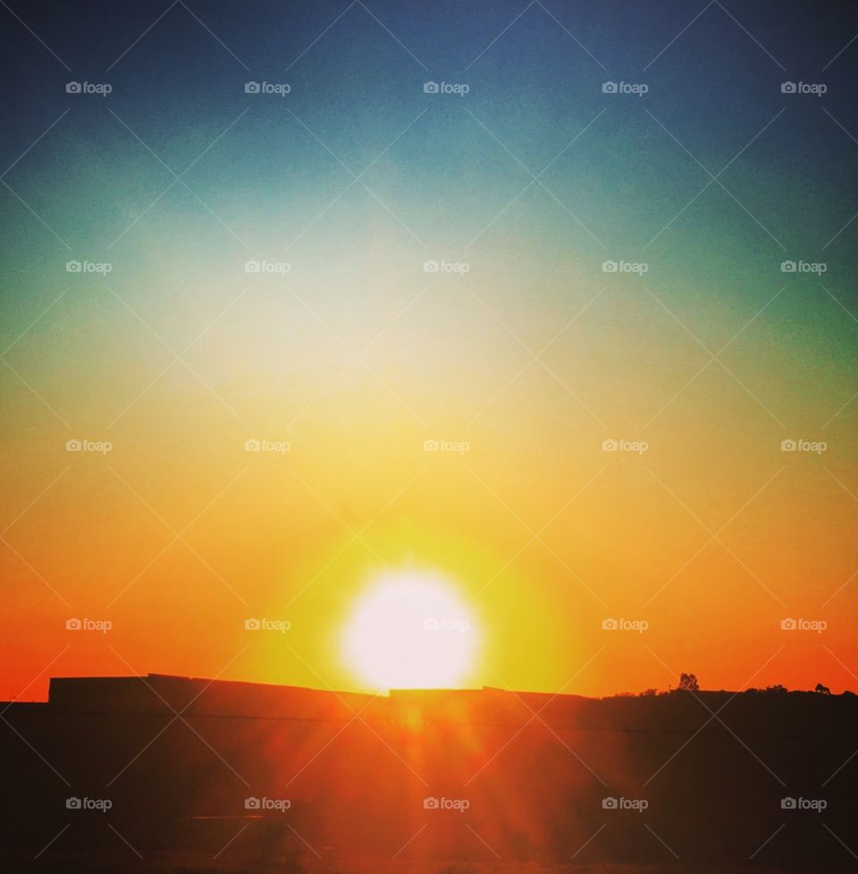 🌅Desperta, #Jundiaí!
Ótima 5a feira a todos. 
🍃
#sol
#sun
#sky
#céu
#photo
#nature
#manhã
#morning
#alvorada
#natureza
#horizonte
#fotografia
#paisagem
#inspiração
#amanhecer
#mobgraphy
#FotografeiEmJundiaí