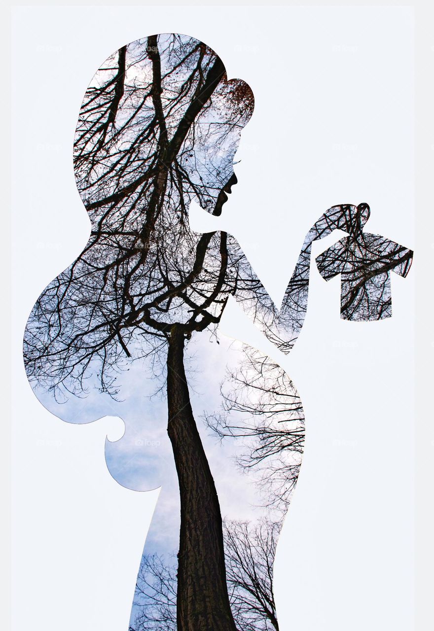 A pregnant woman who thinks about her child's clothes!