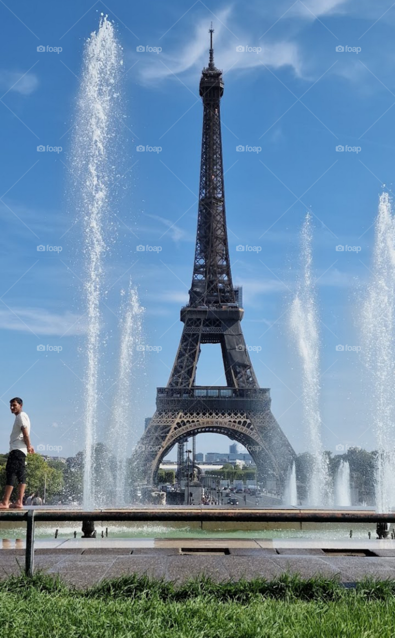 ✔️it's absolutely stunning both at night and morning🌞and during at the day, great place to visit it,an iconic Tower🗼 that always will blow 🍃your mind,this is Paris France nature 💝